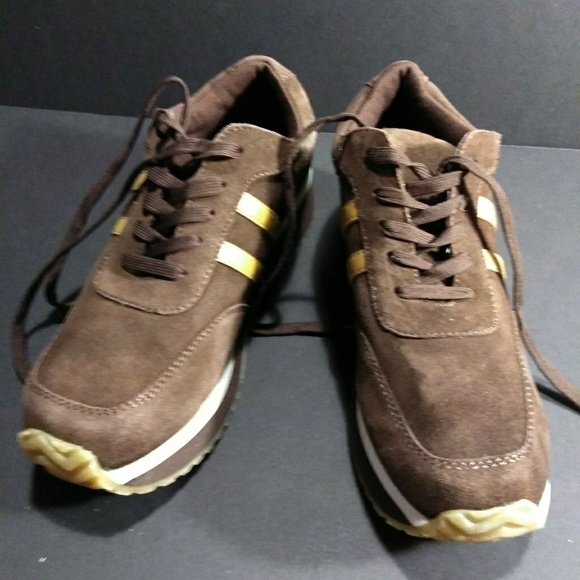 Women's Sneakers - Picture 5 of 7